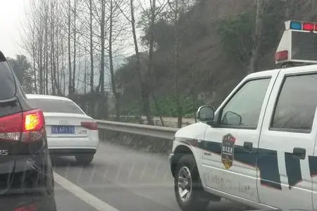 北京高速公路拖车费道路救援服务