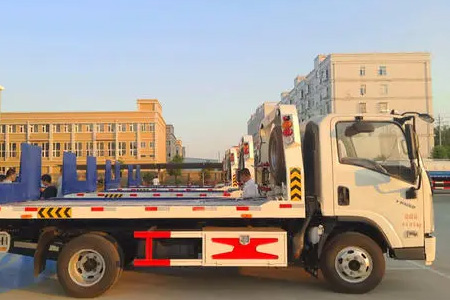 河南高速公路蓝牌拖车价格多少钱一辆|汽车拖车服务|道路救援